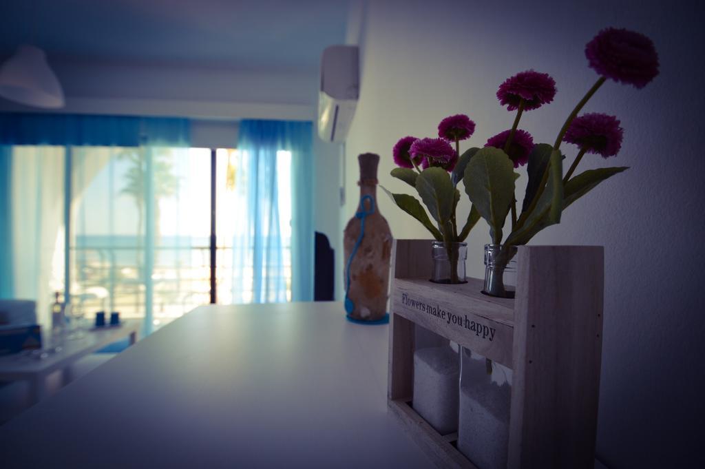 Krasas Beach Apartment Rentals Larnaca Oda fotoğraf