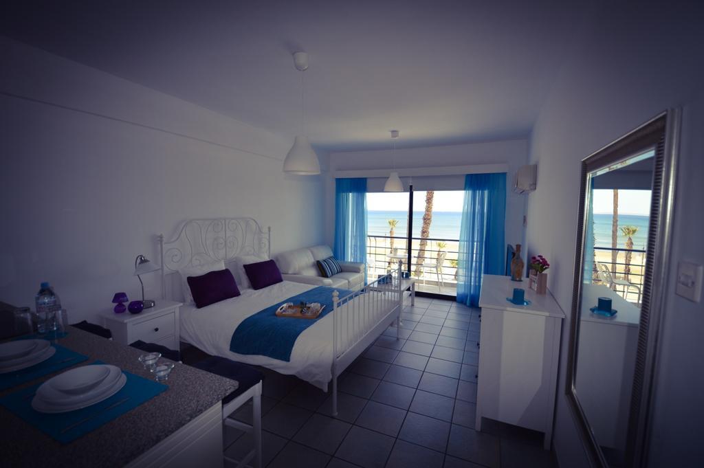 Krasas Beach Apartment Rentals Larnaca Oda fotoğraf